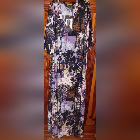 Attitudes by Renee Dresses & Skirts - Attitudes by Renee v neck dress NWT smoke free home 2xl